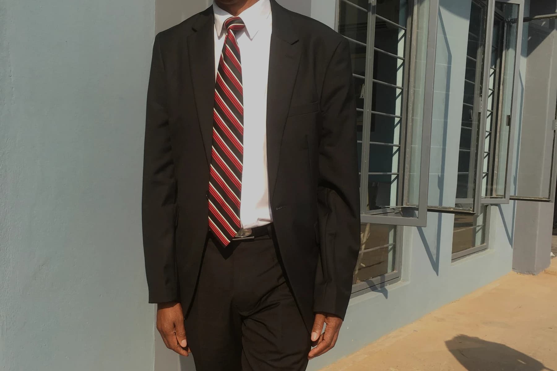 Kunda Londa smiling in a formal suit